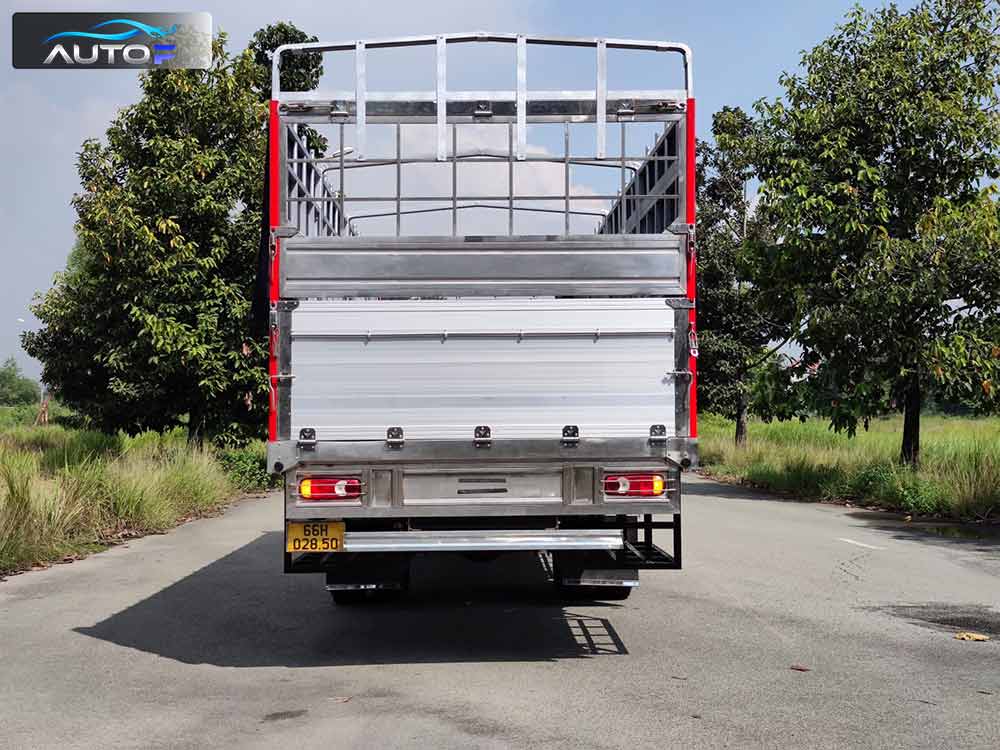 Xe tải UD CRONER PKE250 (8T - dài 8.6/9.5m) thùng mui bạt bửng nhôm